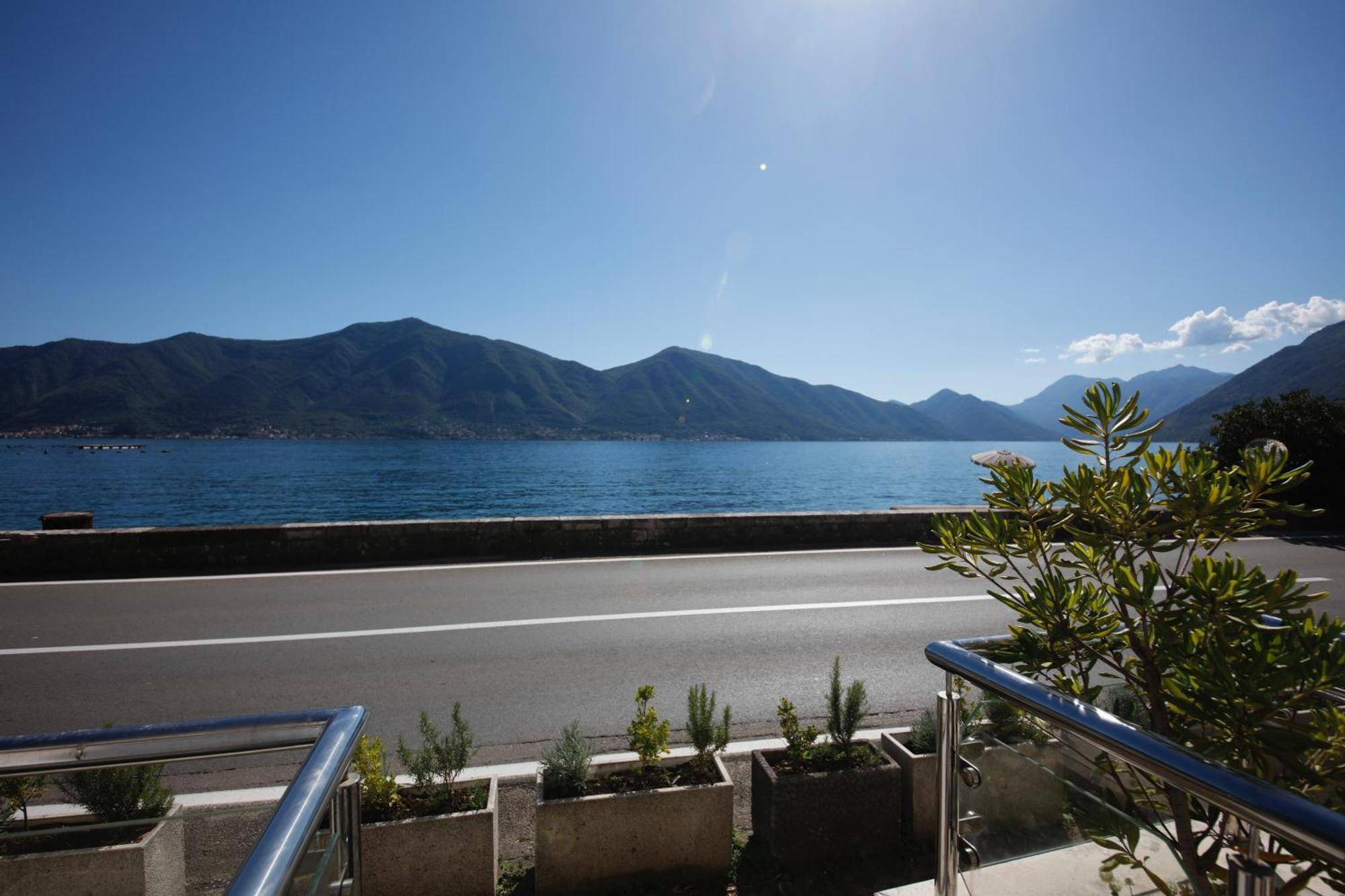 Waterfront Apartments Kotor Exterior photo