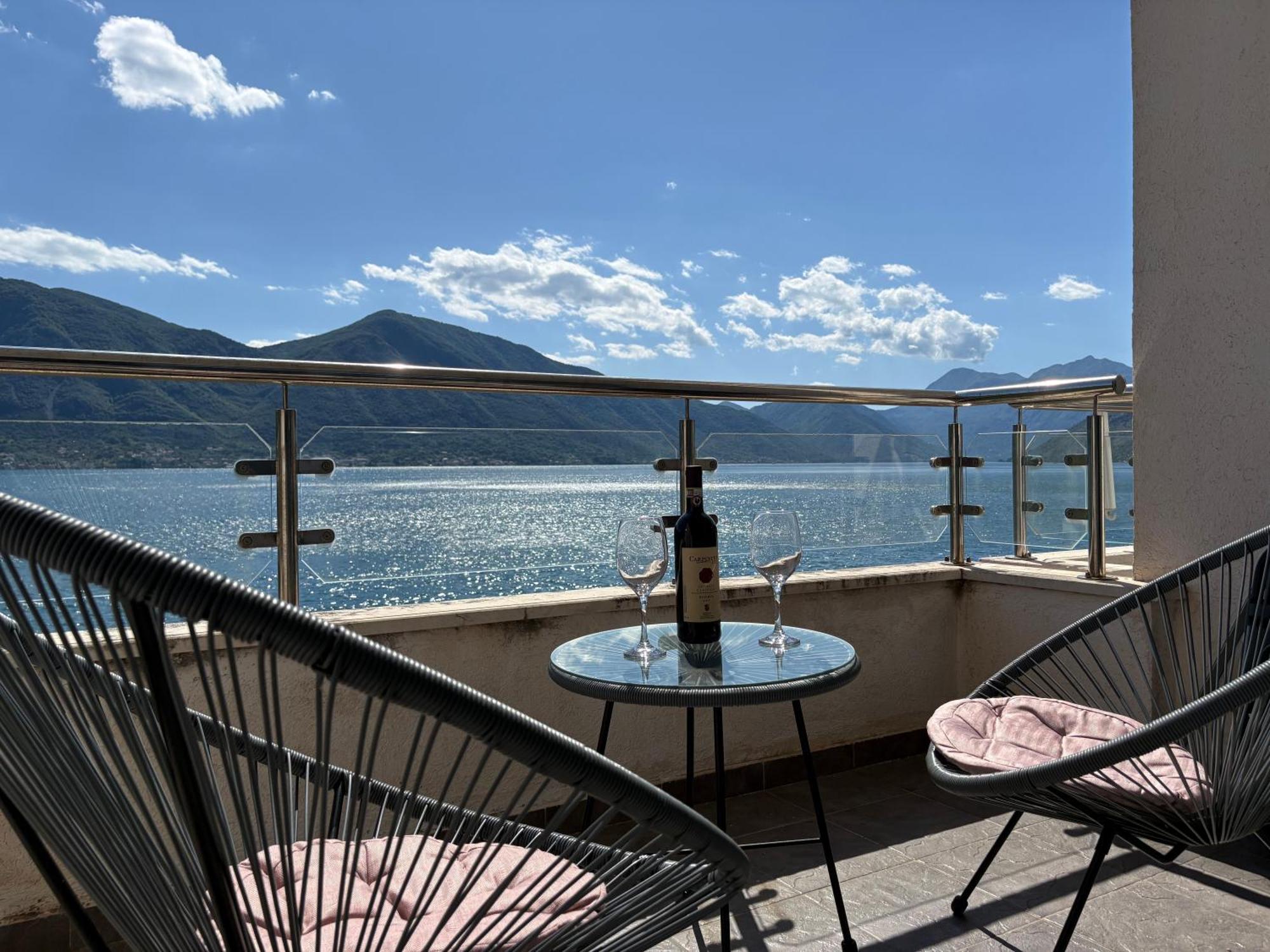 Waterfront Apartments Kotor Exterior photo